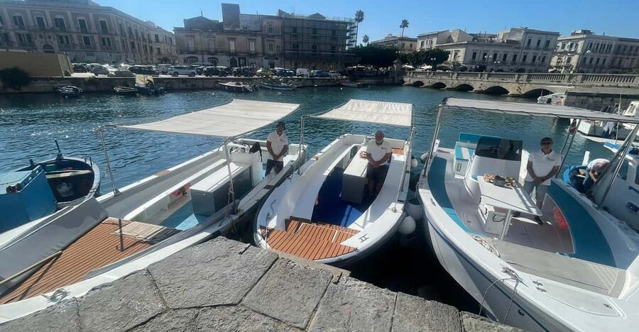 2.5-HOUR BOAT TOUR ORTIGIA+SEA CAVES+PILLIRINA+FRUIT DRINK - Value check: is $65 per person a good deal for this mix?