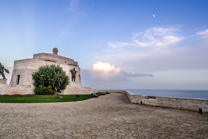 2 Hours Calessino/ Tuk tuk Tour to Syracuse and Ortigia Island - Stop 2 on Isola di Ortigia: Alleys, Key Stops, and Modonnina