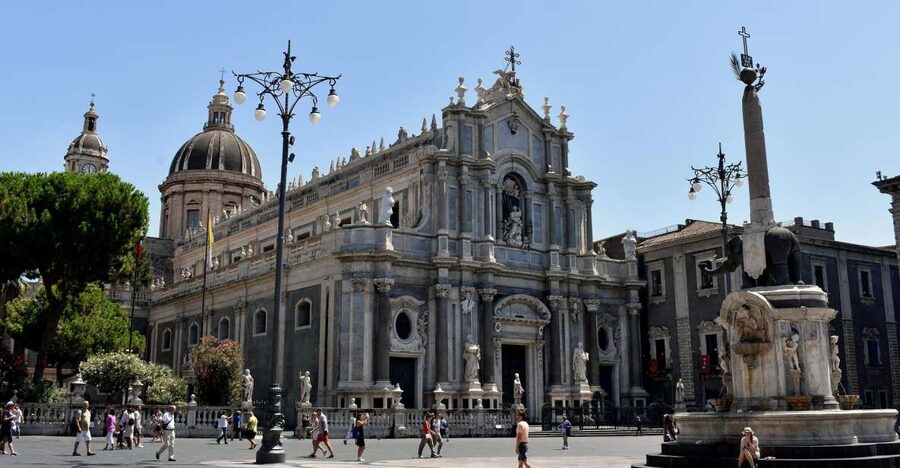 2 hours guided tour of Catania - Piazza Duomo, the Cathedral area, and City Hall: the core you orient from