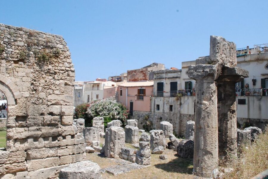 2 hours Tuk tuk tour in Siracusa - Guide vs Licensed Guide: What You Actually Get