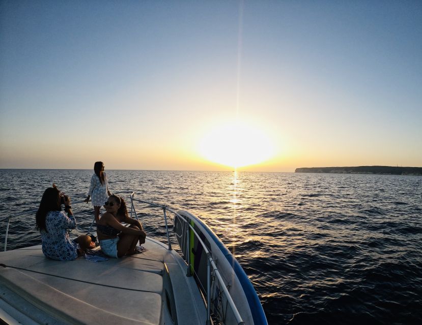 3-hour boat trip at sunset with the sighting Delfini - The core idea: dolphins first, then Lampedusa sunset