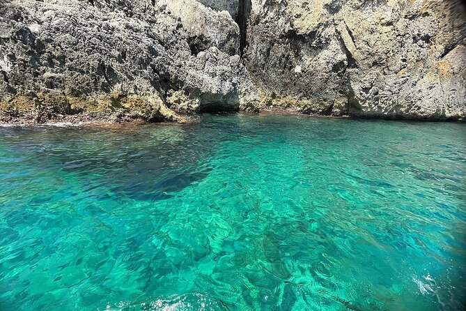 4-Hour Private Boat Tour of Ortigia Island with Lunch - Ortigia circumnavigation: Bourbon prison, Vigliena fort, Spanish walls