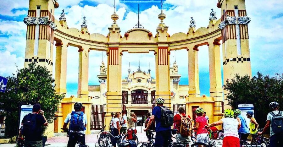 a PRIVATE ride of Favorita Park and Mondello - Entering Palermo by bike: the feel of a 4-hour private loop