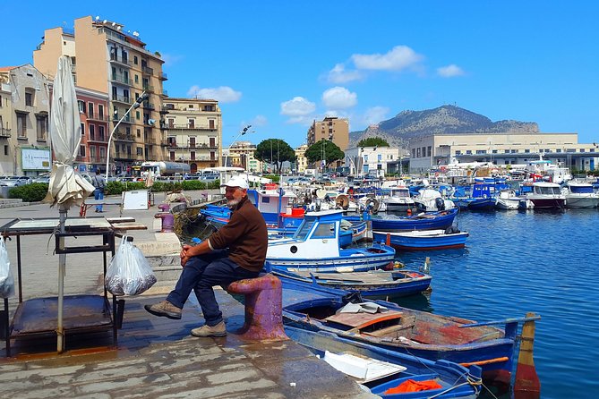 A walk among the monuments and markets of Palermo - Piazza Pretoria and the Carrara Marble Fountain