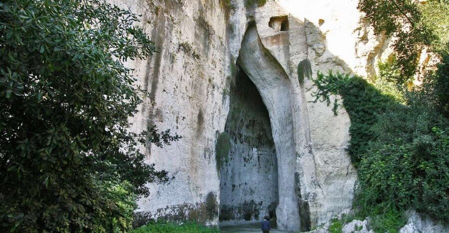 Archaeological Syracuse: Neapolis Park private tour - Latomie del Paradiso: the quarry walk that changes how you picture ancient Syracuse