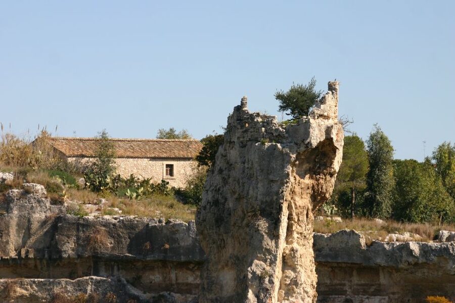 Archaeological Syracuse: Neapolis Park private tour - Altar of Hieron II: the quiet pause after the louder sites