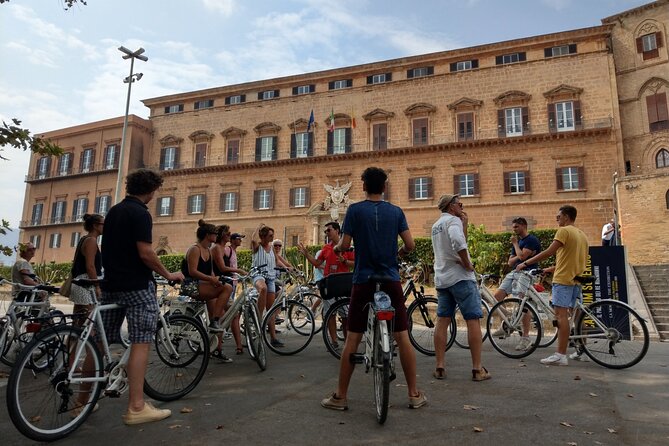 Bike tour of the historic center of Palermo with tasting - Stop 1: Piazza Pretoria and the Fontana Pretoria Close-Up