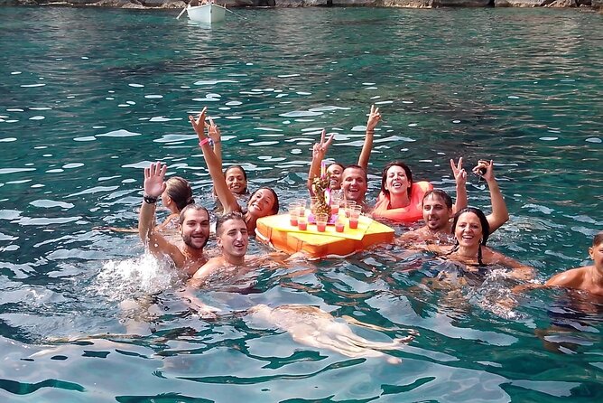 Boat excursion Taormina Giardini Naxos - A two-hour cruise from Giardini Naxos to Taormina’s coves
