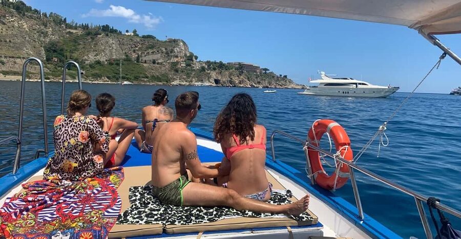 Boat excursions Isola Bella - The cruise route: Isola Bella, Mazzarò Bay, and the scenic sweep