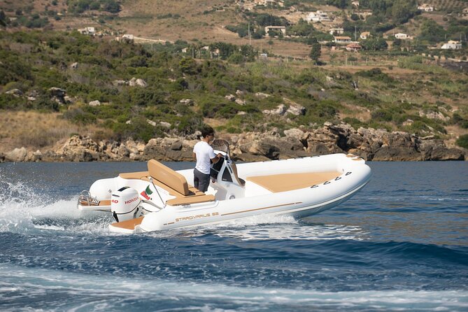 Boat rental Castellammare del Golfo, rent a boat. - Skipper or DIY: how to choose for your comfort level