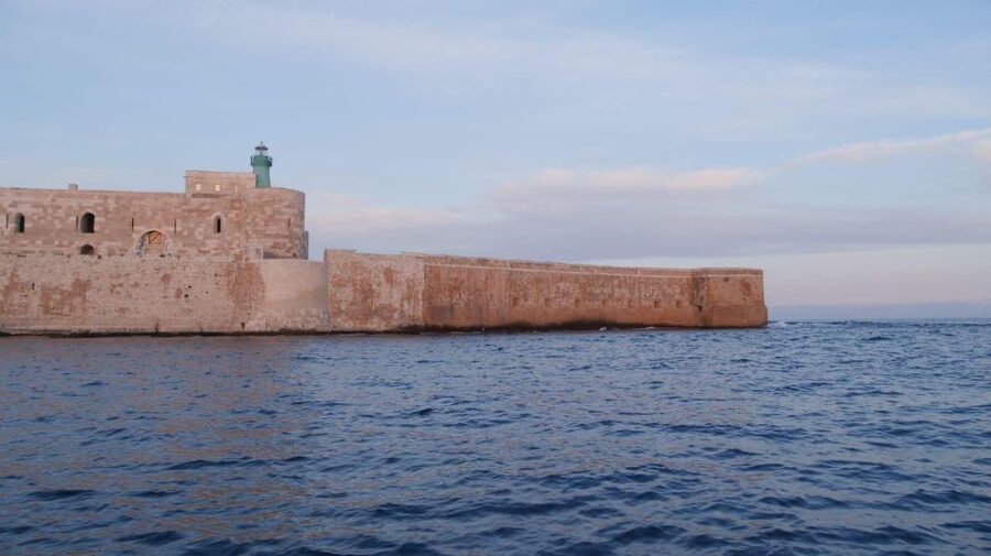 Boat tour of the island of Ortigia and the sea caves - Forte San Giovannello and the shift from caves back to fort views