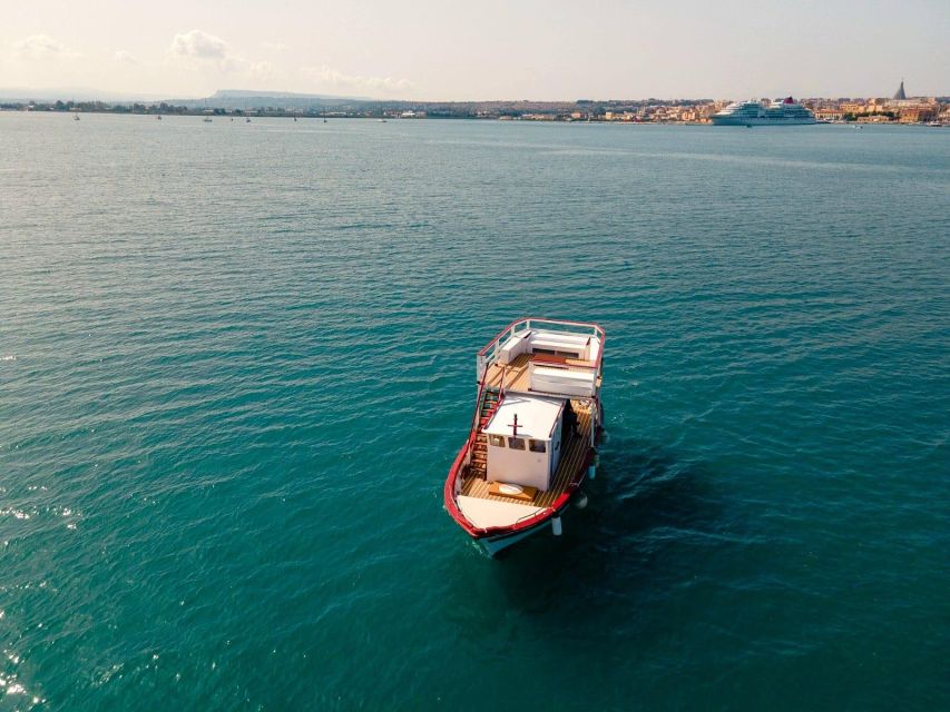 Boat tour with typical lunch in Siracusa - Spiaggia della Pillirina and the Plemmirio marine protected area