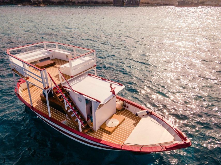 Boat tour with typical lunch in Siracusa - Sea caves and swimming time that actually feels fun