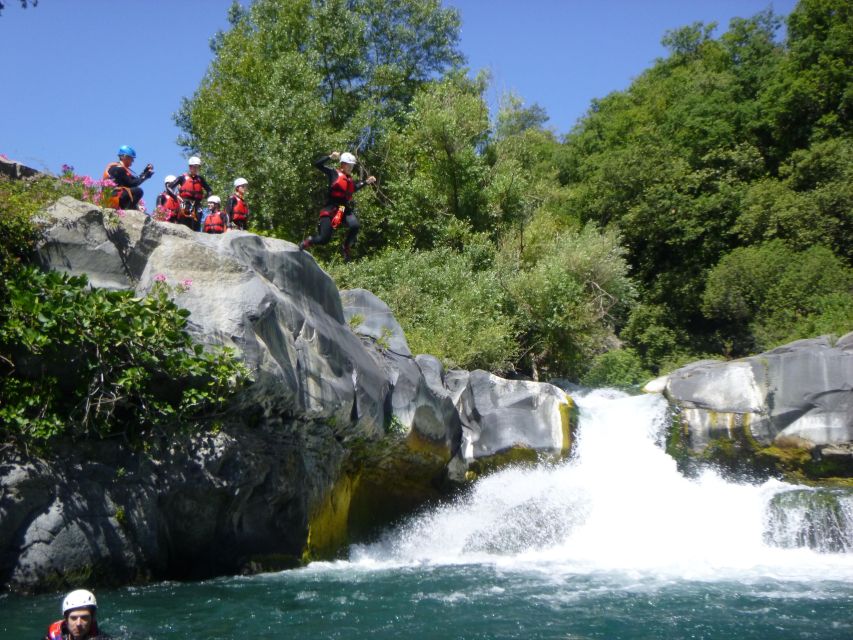 Canyoning and bodyrafting in the Alcantara River - Group size and guide style: how the vibe changes