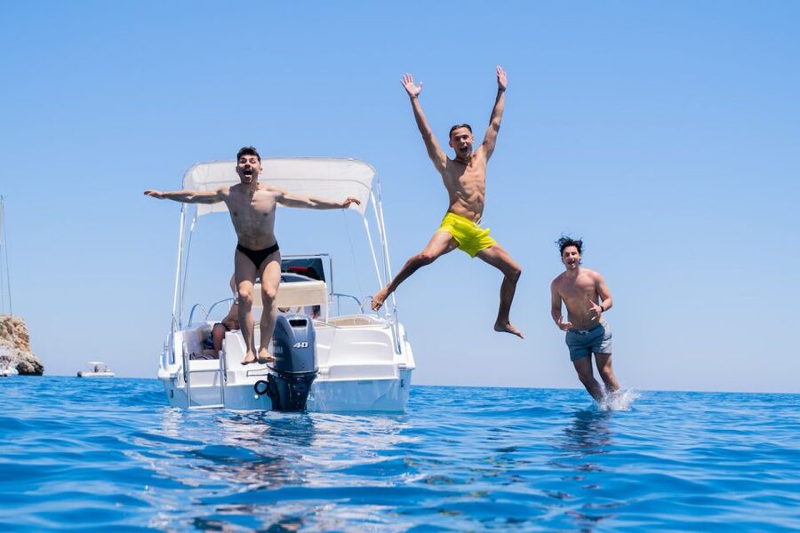 Castellammare del Golfo: Private Boat Rental - Meeting point and first contact: Raffaella shows your boat