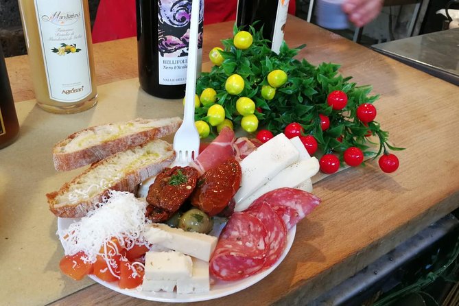 Catania authentic Street Food - Piazza del Duomo start: a quick orientation before you eat
