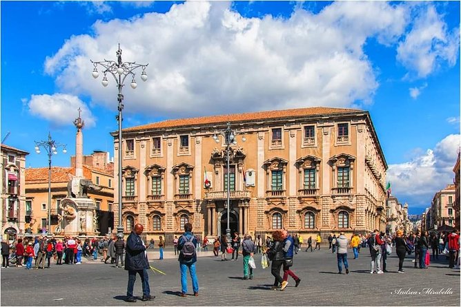 Catania (cathedral and via Etnea) - Syracuse Ortigia - Via Etnea: seeing the street life between monuments