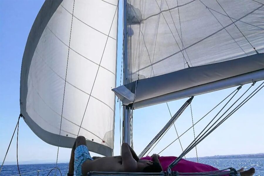 Catania: Coastline Sailing Trip 6hr with Aperitif and Lunch - Why the crew makes this tour feel personal