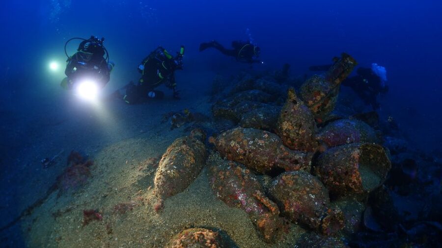 Catania : Diving for patented divers - Who should book this Catania underwater trip