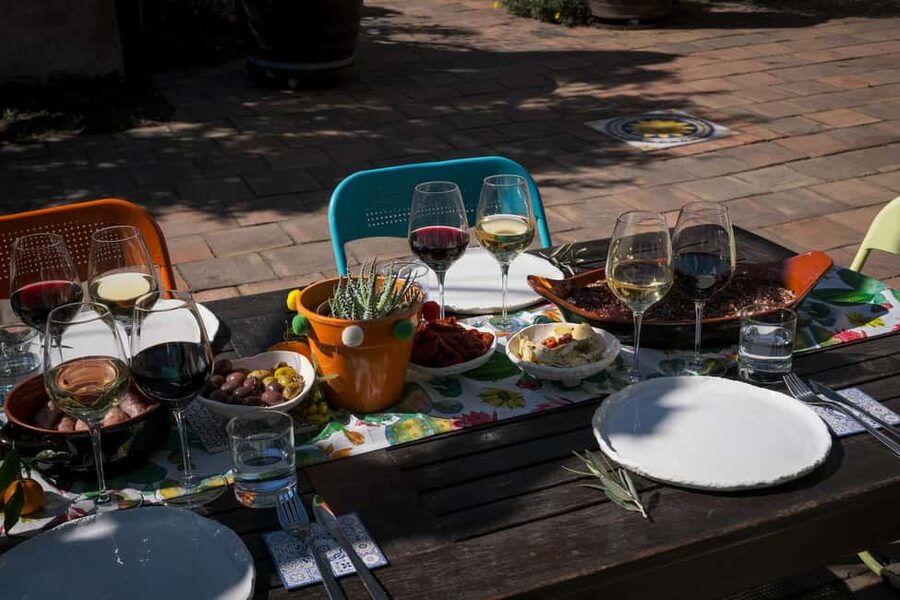 Catania: Etna Urban Winery Sicilian Lunch with Wine Tasting - Courtyard lunch with antipasti, primo, secondo, and vegetarian-friendly choices