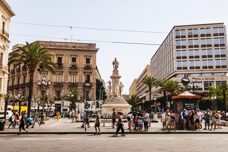Catania: Guided Street Food Walking Tour - Selz and street-drink rhythm: a break you’ll appreciate halfway through