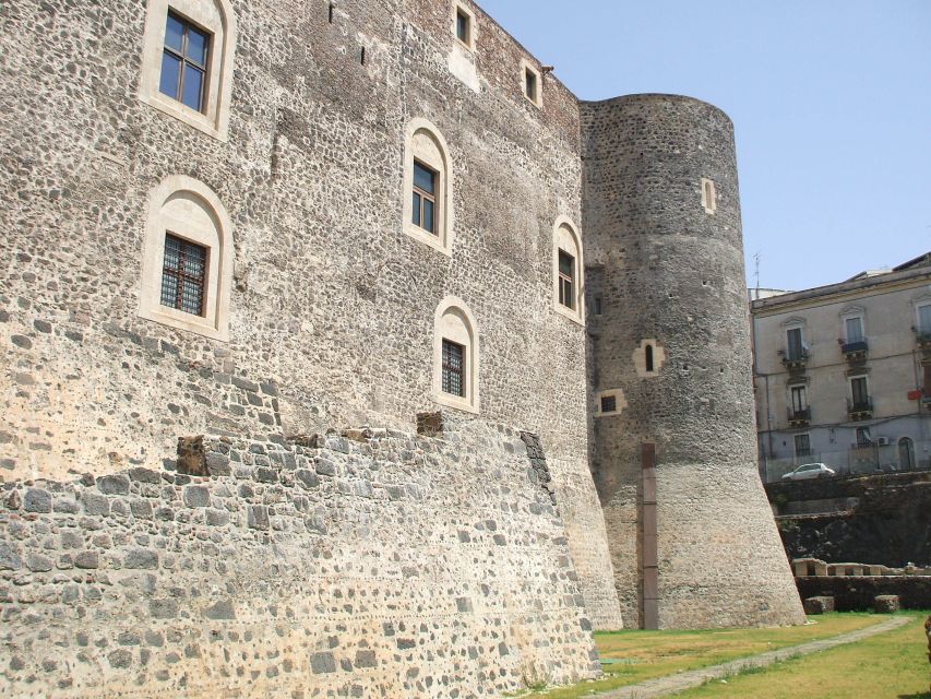 Catania: Private Tour with Arancino Tasting - Teatro Bellini and Via Vittorio Emanuele: opera and big-building views