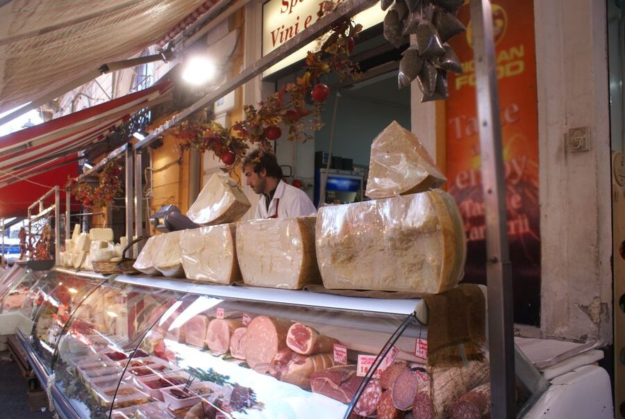 Catania Street Food Tour - The market stop for cheeses, olives, and oil