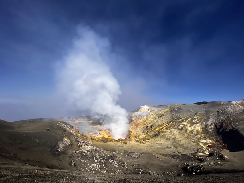 Catania: Summit Craters from North Etna with 4x4 vehicles - The 5 km sideways trek to Summit Central Crater (3,300m)