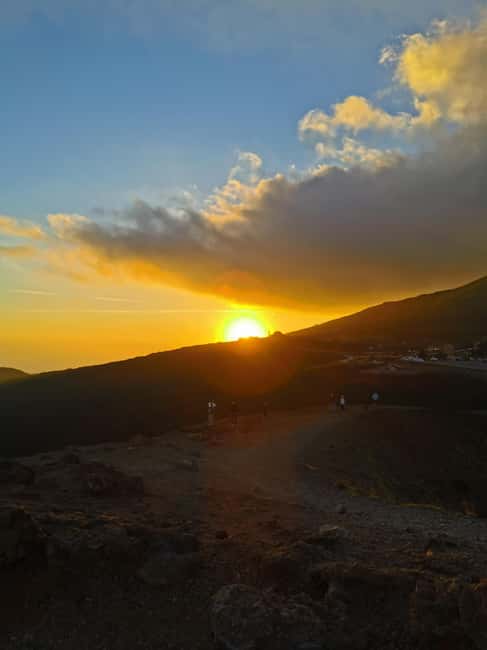 Catania: Sunset Trekking on Mount Etna with Wine Tasting - Catania to Mount Etna, without a car and with real-world timing