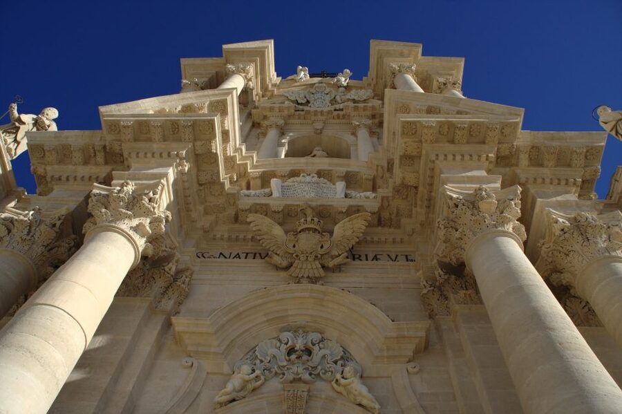 Catania: Syracuse, Ortigia, and Noto Tour with Brunch - Fountain of Arethusa and the myths your guide connects to the real place