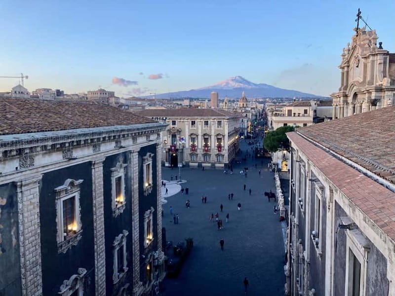 Catania: The heart of the City - Tour guidato in Italiano - Starting in Piazza Duomo, finding the Blue-Flag Guidingsicily spot