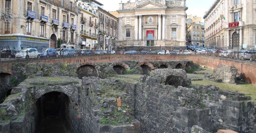 Catania: Underground and Street Food Walking Tour - The market stop at Piazza Carlo Alberto: street food that sets your appetite
