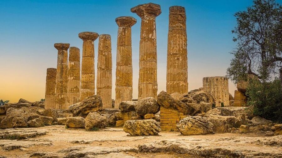 Catania: Valley of the Temples & Piazza Armerina with Snack - Villa Romana del Casale: Roman mosaics that stop time