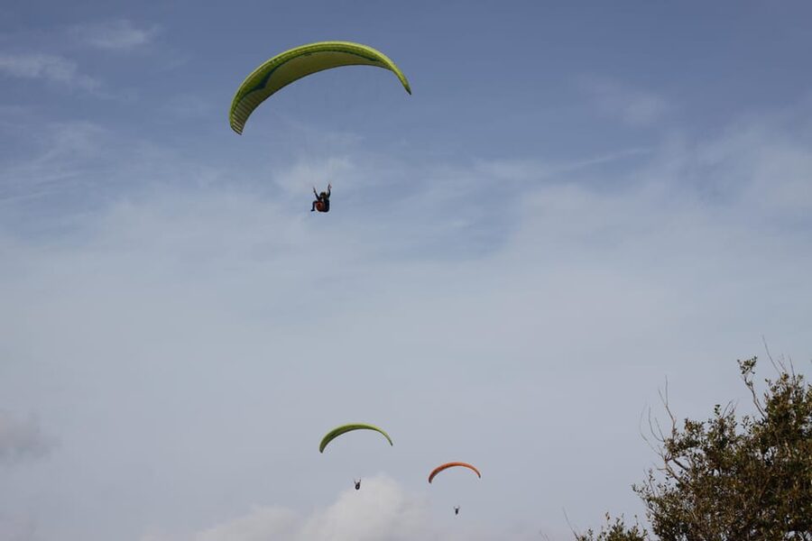 Cefalù: tandem paragliding flight and insta360 video - Pickup and getting ready near the takeoff spot