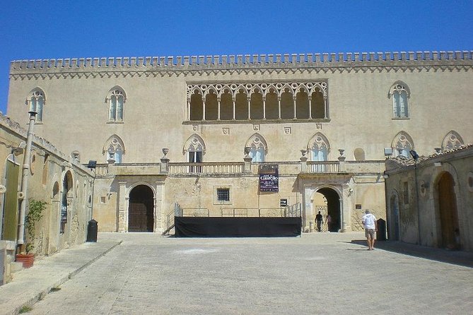 COMMISSARIO MONTALBANO Tour - Ragusa Ibla’s Piazza Duomo: Vigata’s main square feeling