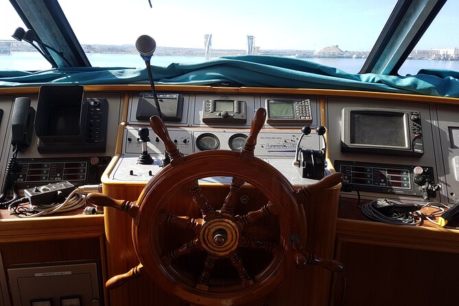 Cruise Favignana - Levanzo - The 9:00 am timing, and how the day usually flows