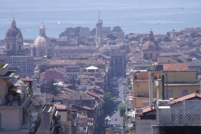 Discover Catania from fabulous viewpoints with your personal photographer - Stop 1, Piazza del Duomo: a portrait session in the city’s most spectacular square