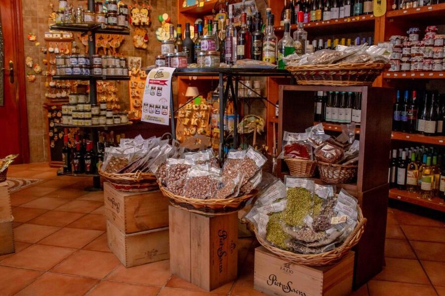 Erice: degustazione di prodotti tipici siciliani - Languages and hosting: you will get help in your comfort zone