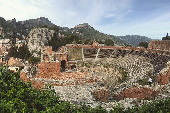 Etna and Taormina tour from Syracuse with private driver - Oro dEtna honey tasting: a short break with real local flavor