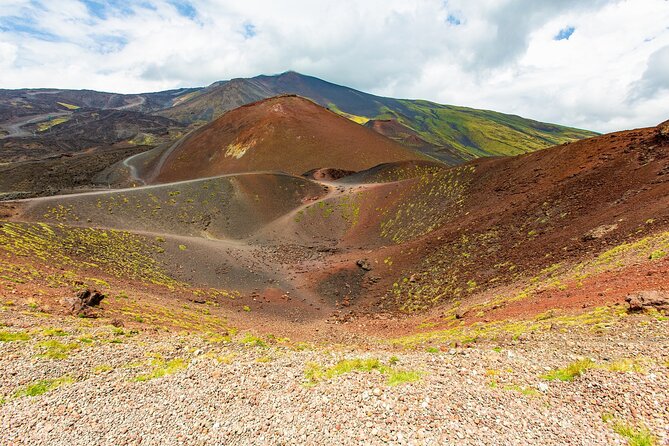 ETNA NORTH BASIC TOUR 2.000 mt - Pizzi Deneri volcanological observatory: where the climb becomes real