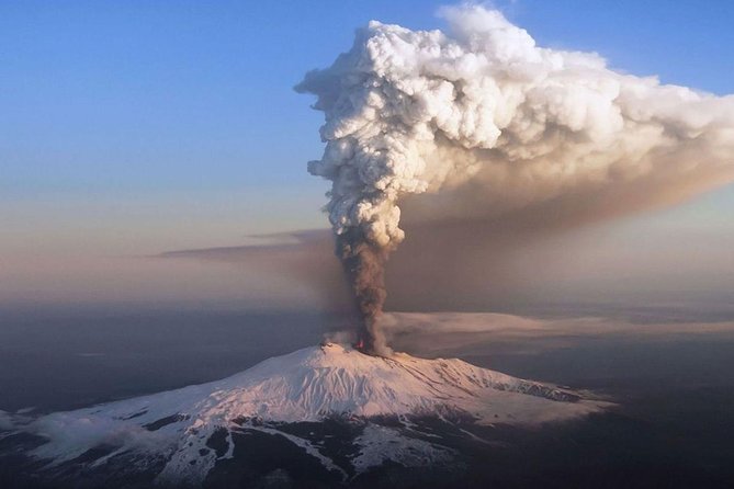 ETNA NORTH BASIC TOUR 2.000 mt - Walking the 300 m climb to the 2,900 m viewpoint