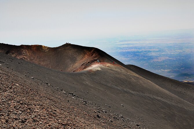 ETNA NORTH BASIC TOUR 2.000 mt - Views and crater talk, made easier by the guide