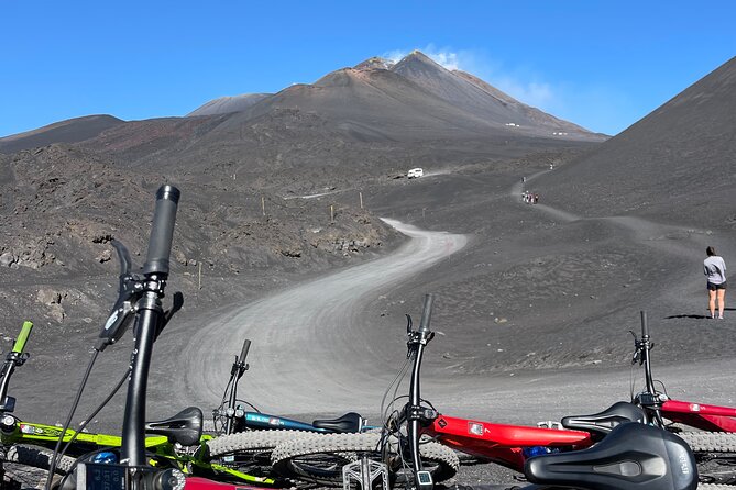Etna Summit Craters E-bike - Getting rolling on full enduro e-bikes, not rental-bikes and vibes