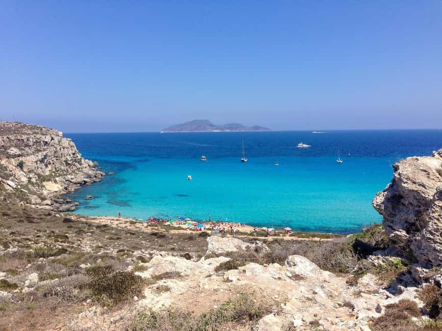 Favignana and Levanzo with Elisabetta II - Levanzo: sea caves, longer free time, and a champagne moment