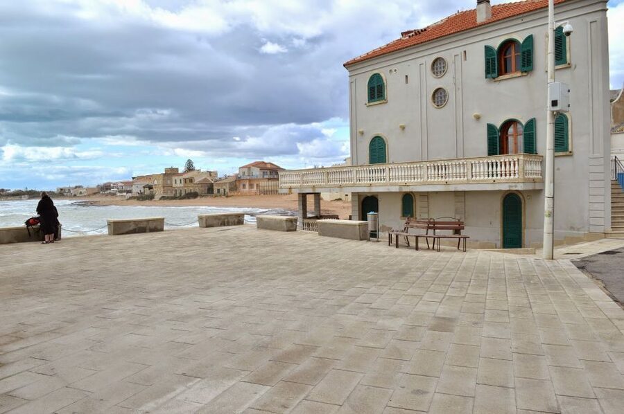 From Catania: Inspector Montalbano Day Tour with Audio Guide - Punta Secca and the Santa Croce Camerina Seaside Stops