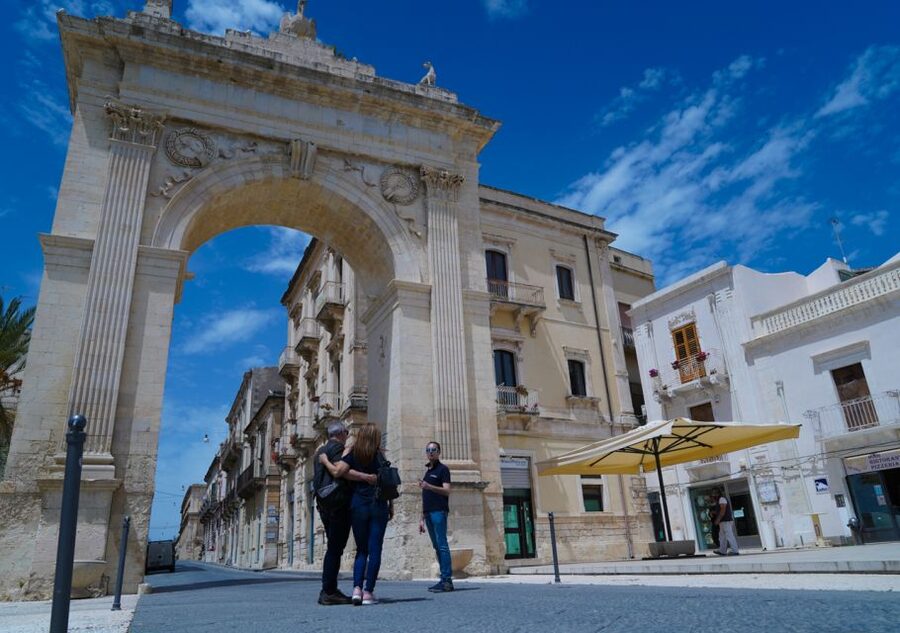 From Catania: Neapolis of Syracuse, Ortygia, and Noto Tour - The guides: why the story matters in Syracuse and Noto