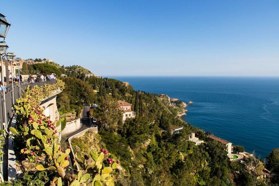 From Catania: The Godfather Tour in a Vintage Car - Taormina walk time on Corso Umberto, plus a quick Isola Bella glance