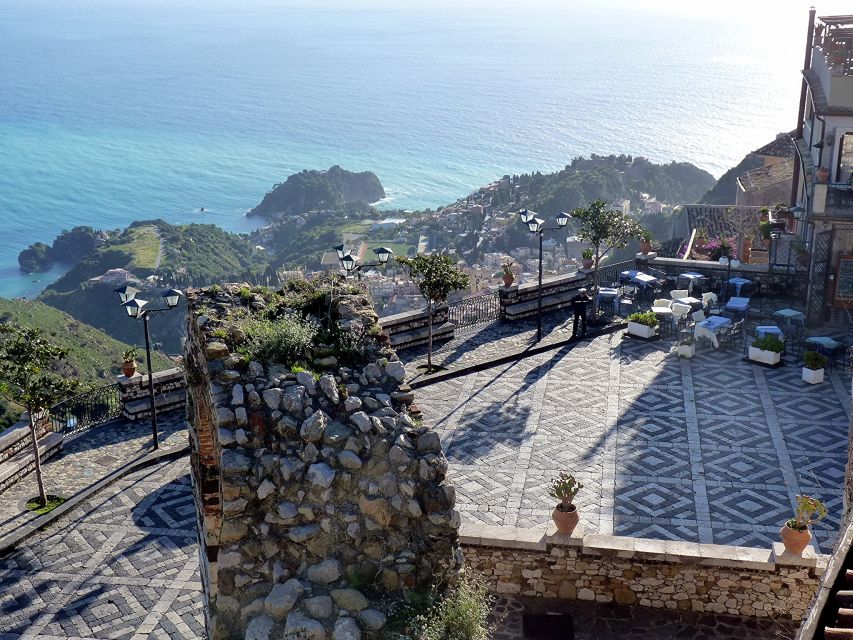 From Catania: White Lotus tour Taormina, Castelmola & Naxos - First ride out of Catania: a compact tour that respects your time