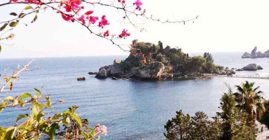 From Catania: White Lotus tour Taormina, Castelmola & Naxos - Isola Bella viewpoint: the White Lotus connection without the script