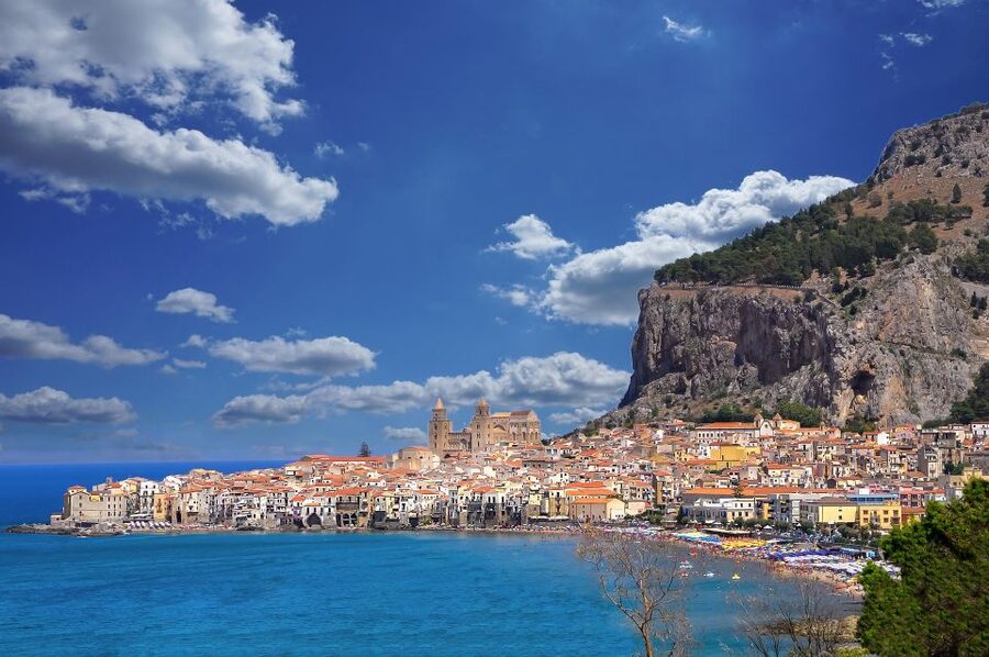 From Palermo: Medieval castle tour of Caccamo and Cefalù. - The short sweet stop: cannoli and almond treats